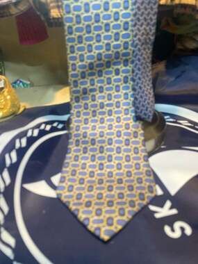 Tommy Hilfiger 100% Silk Blue & Yellow Geometric Chain Link Pattern Tie